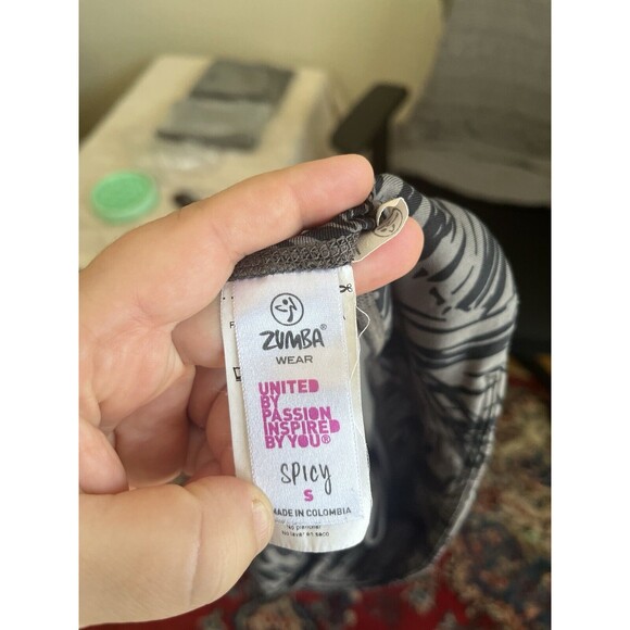 Zumba Cropped Abstract Leggings Women Small - Picture 5 of 6